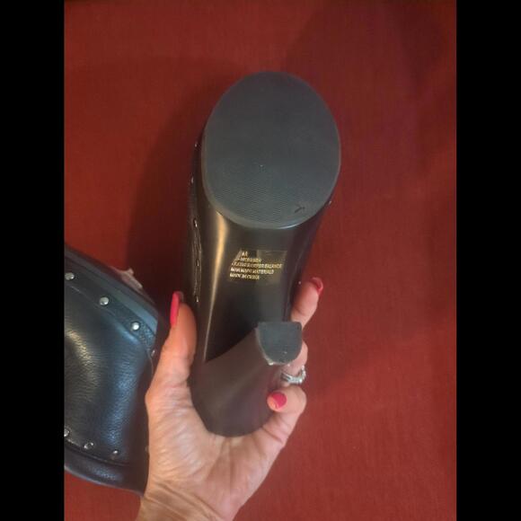 Y-not Upper leather shoes with studs - Picture 6 of 6